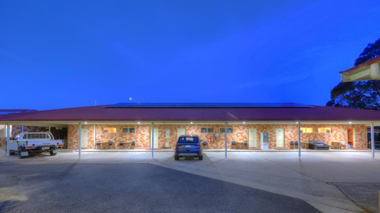 Golfers Inn Tenterfield Exterior photo